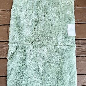 NWT Casaluna Textured Bath Mat in Soft Green